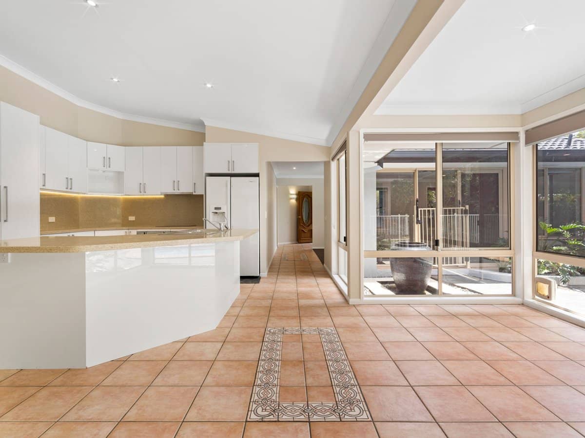 9 Greenwood Court, Parkwood - Thumbnail 3