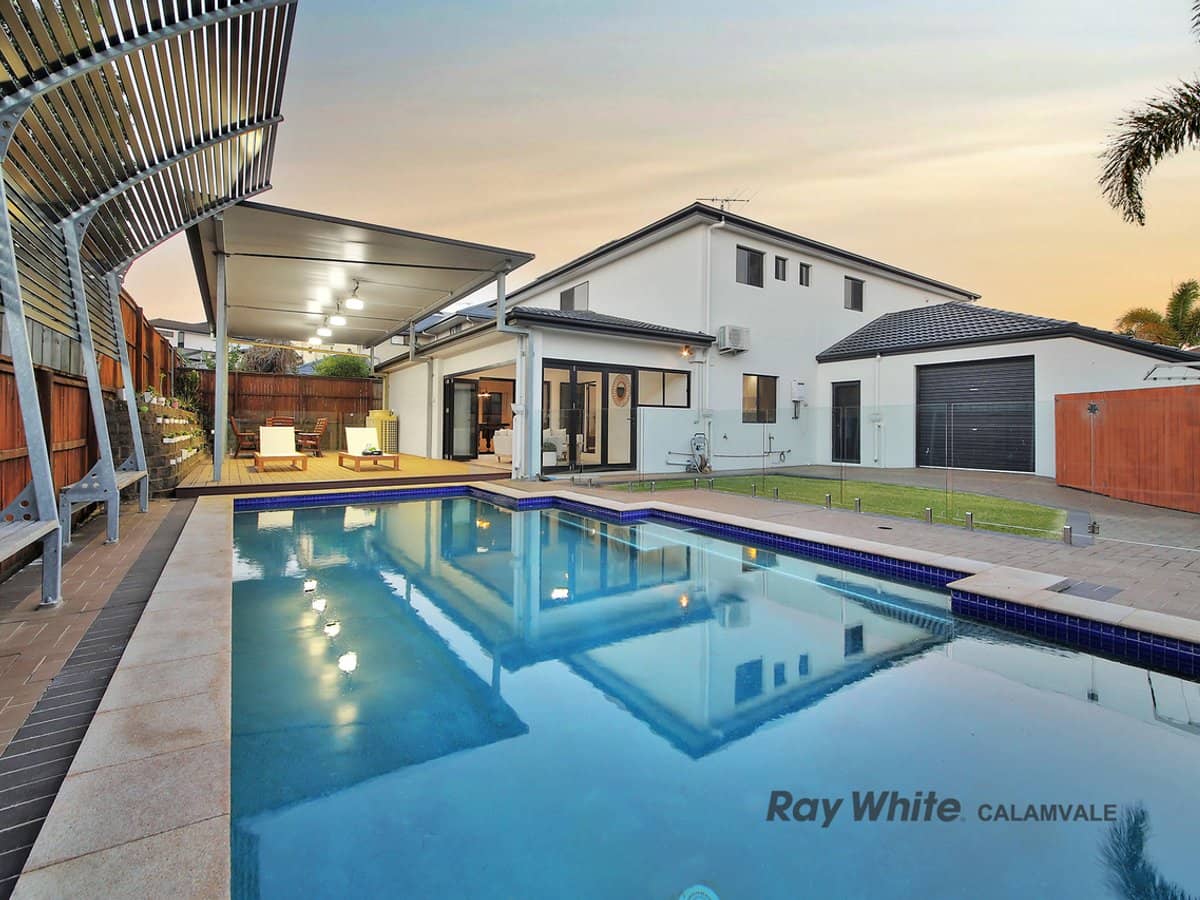 156 The Parkway, STRETTON - Thumbnail 2