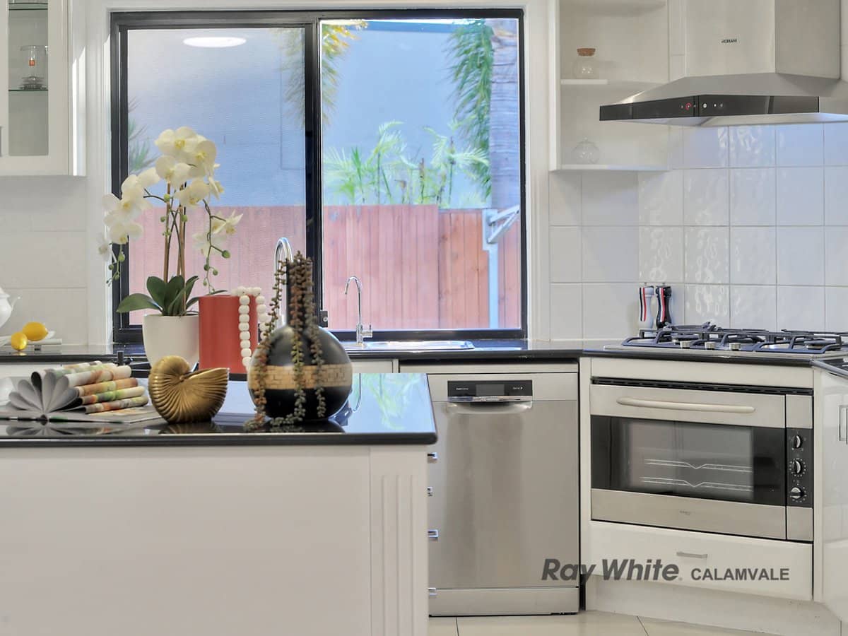 156 The Parkway, STRETTON - Thumbnail 10