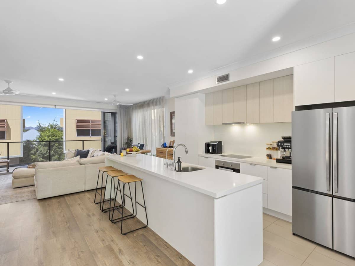 70/1 Grande Avenue, CARRARA - Thumbnail 1