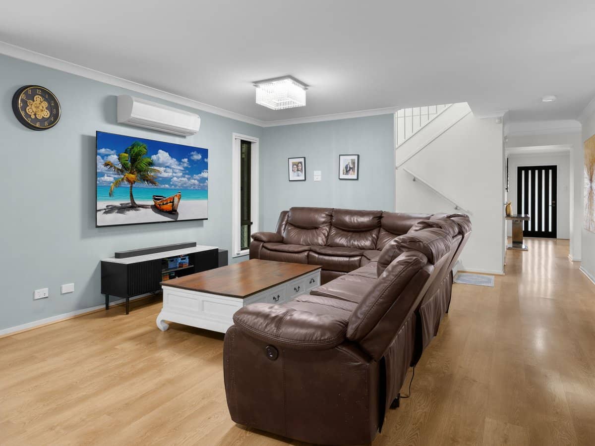 44 River Run Circuit, Ormeau Hills - Thumbnail 4