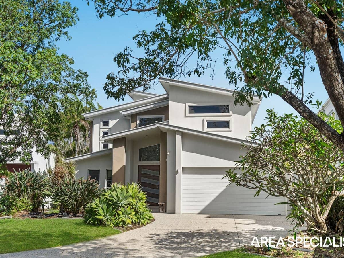 19 Coomera Court, Helensvale - Thumbnail 2