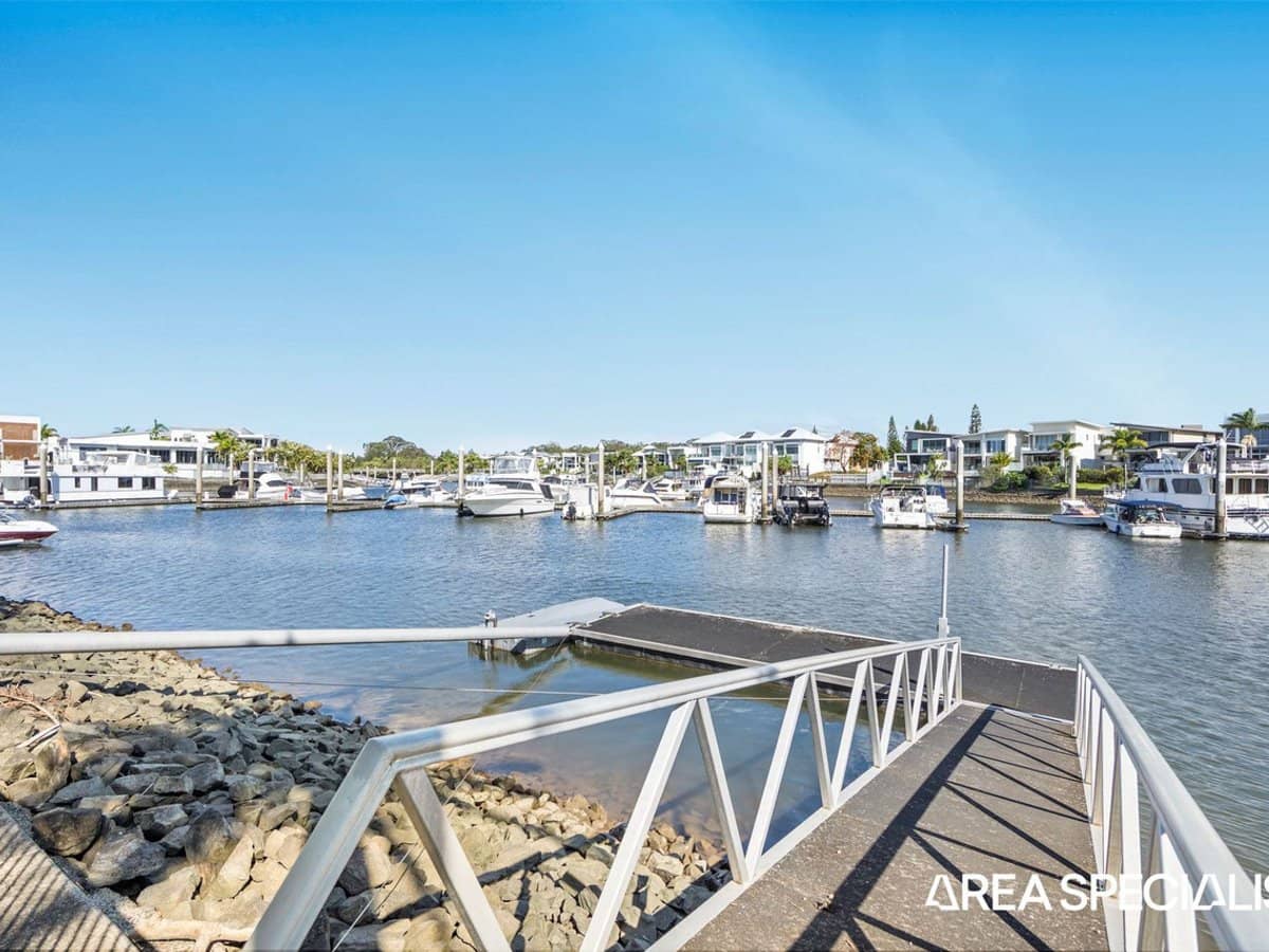 19 Coomera Court, Helensvale - Thumbnail 3