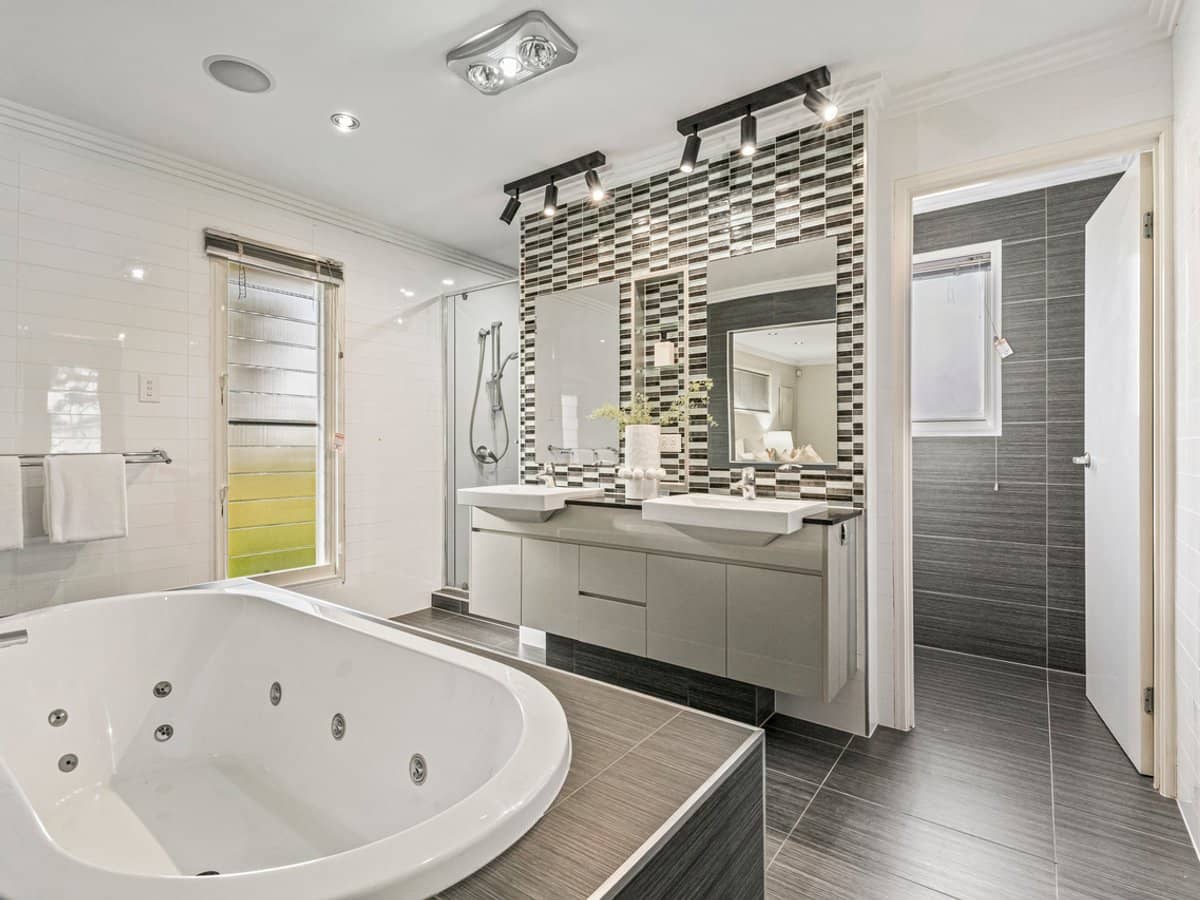 47 Hamilton Avenue, HENDRA - Thumbnail 13