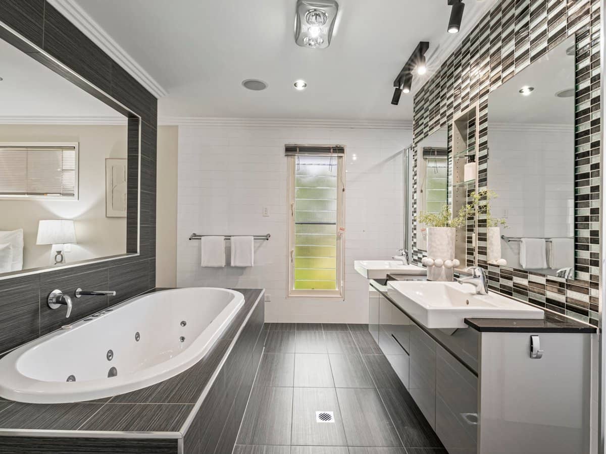 47 Hamilton Avenue, HENDRA - Thumbnail 14