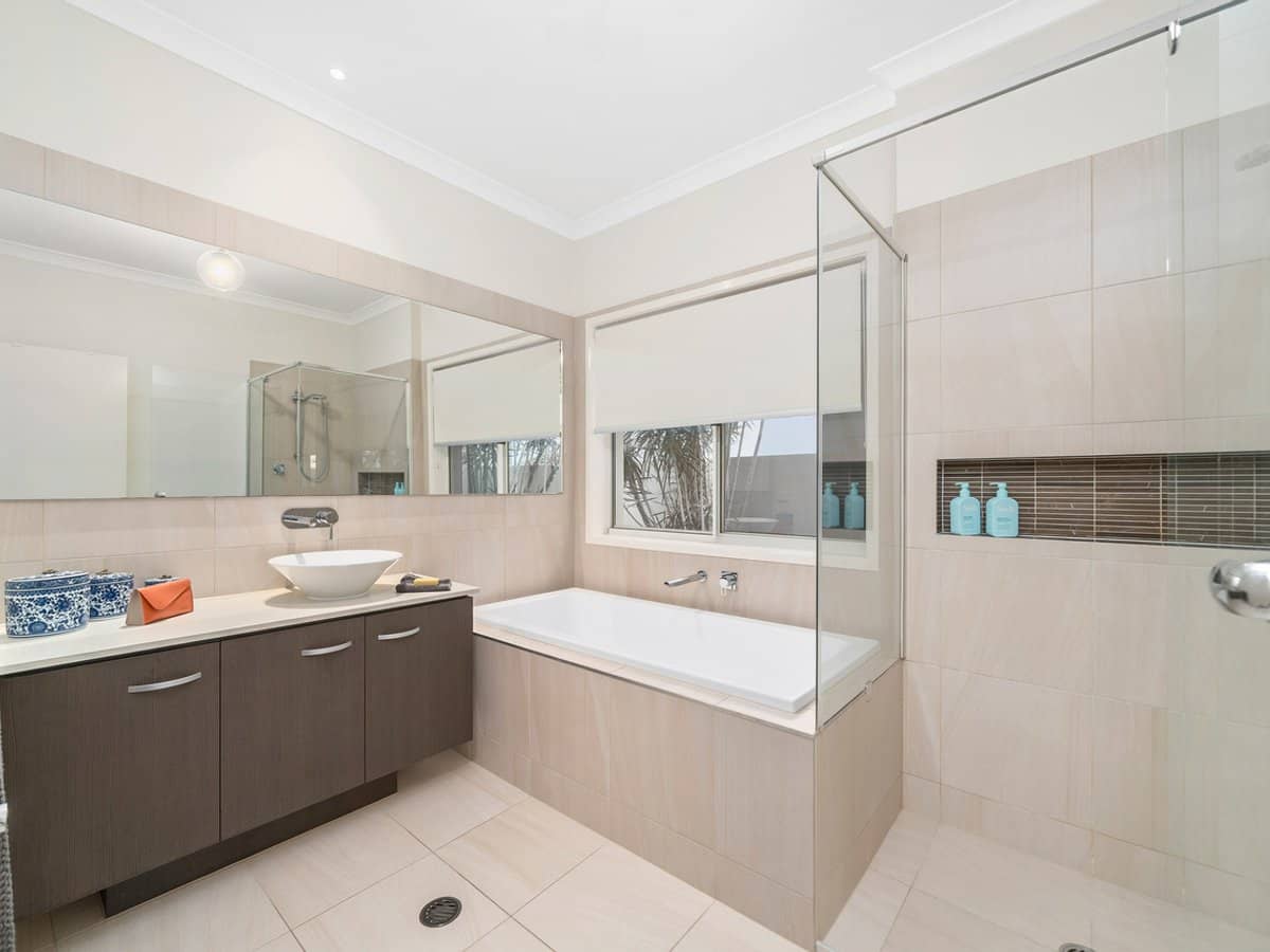 9 Sunset Place, Jacobs Well - Thumbnail 22