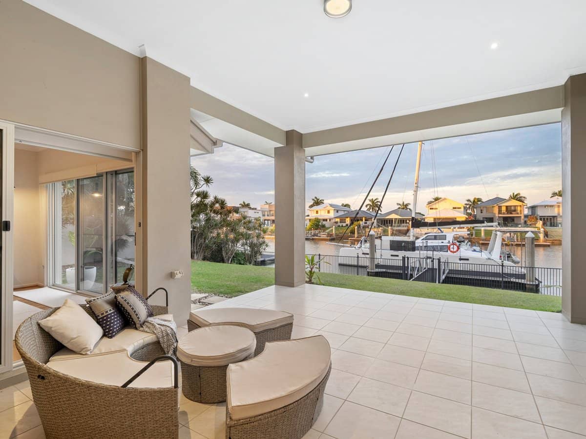 9 Sunset Place, Jacobs Well - Thumbnail 1