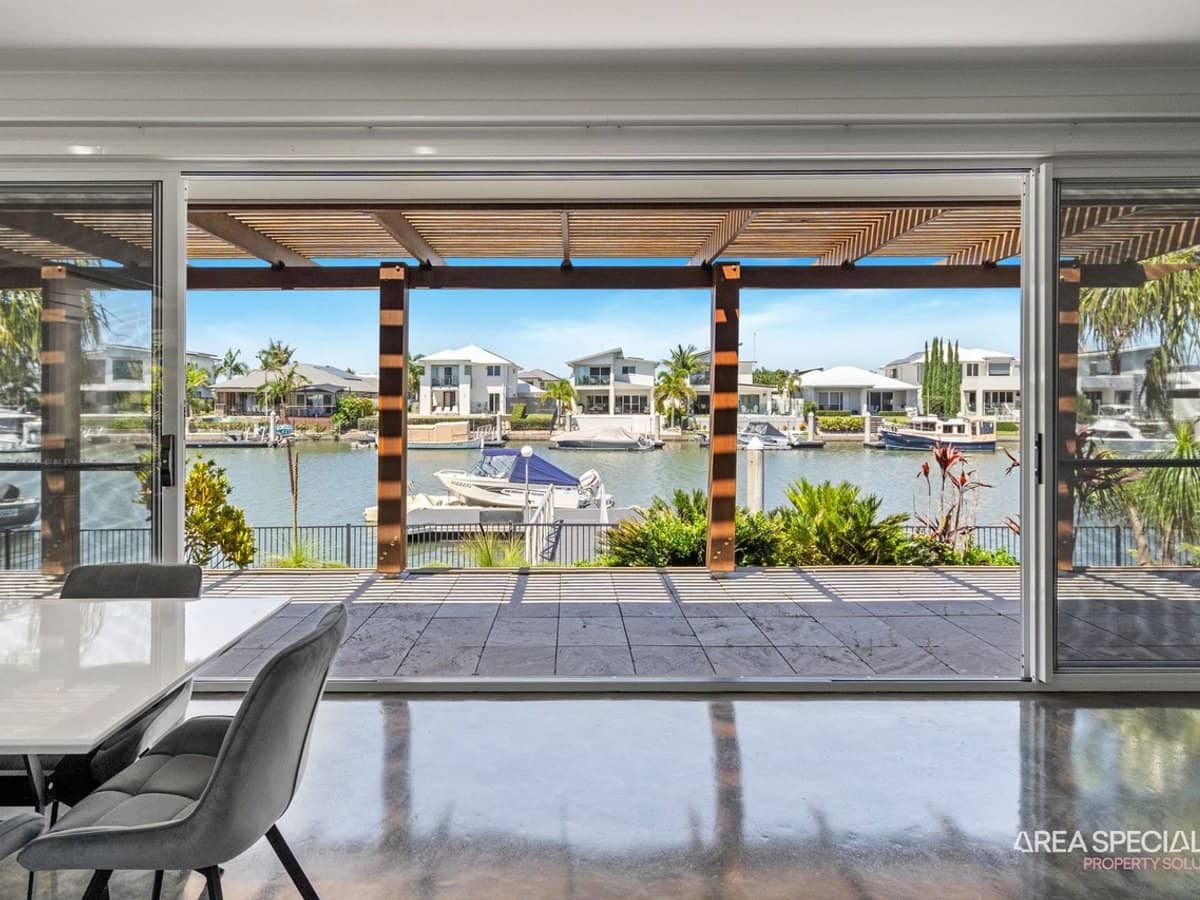 10 Sundown Place, Jacobs Well - Thumbnail 1