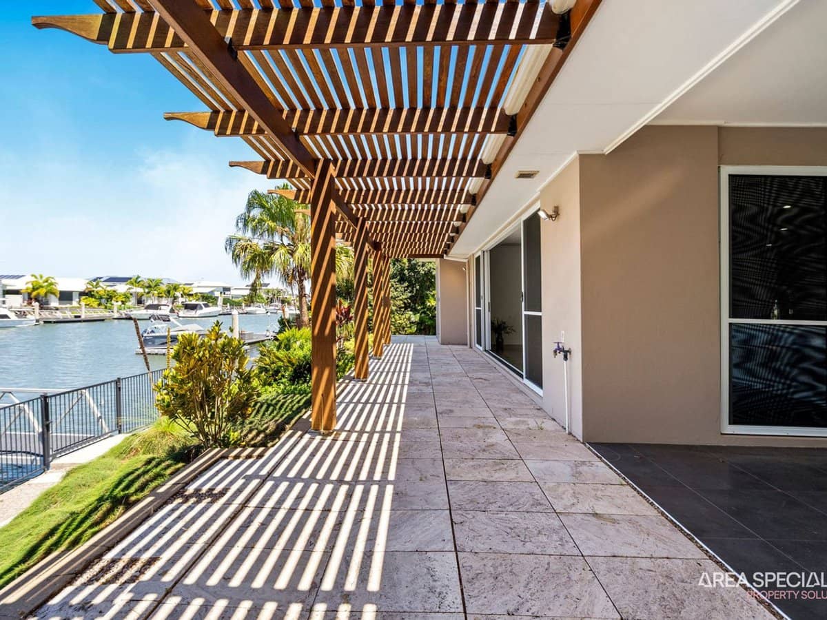 10 Sundown Place, Jacobs Well - Thumbnail 2