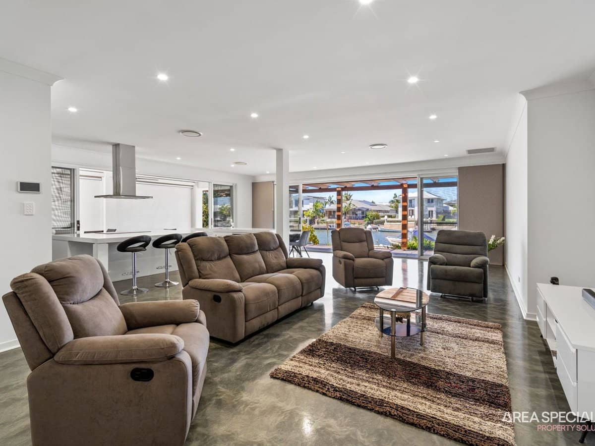 10 Sundown Place, Jacobs Well - Thumbnail 10