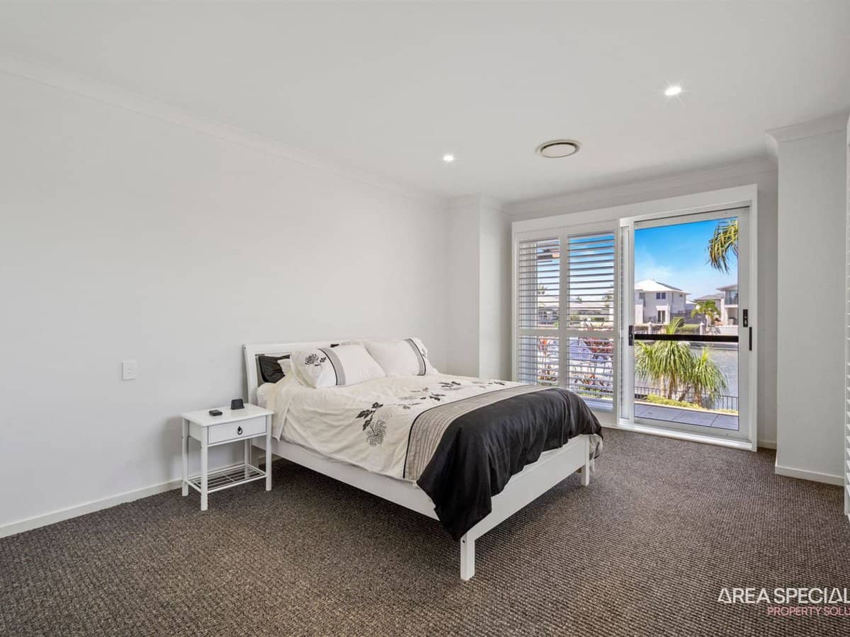 10 Sundown Place, Jacobs Well - Thumbnail 12