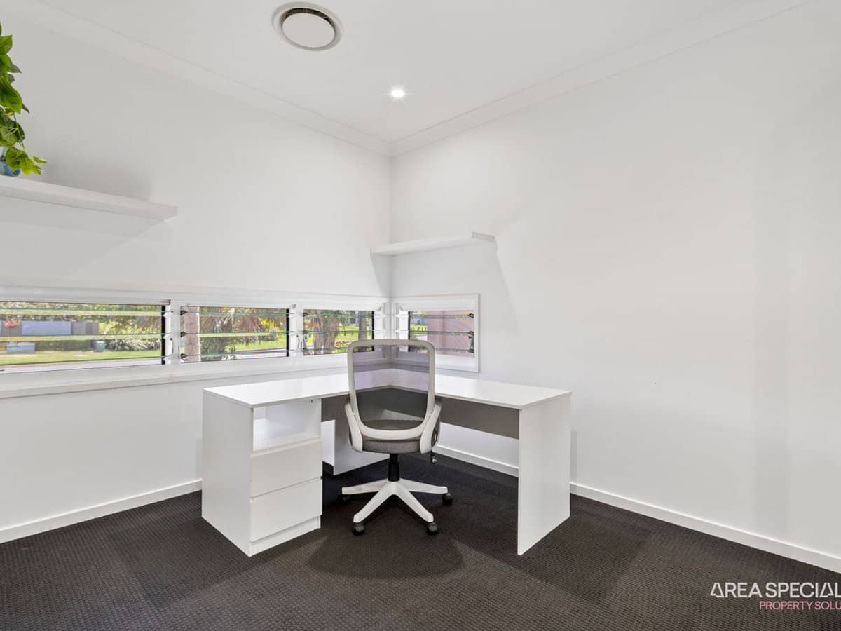 10 Sundown Place, Jacobs Well - Thumbnail 16