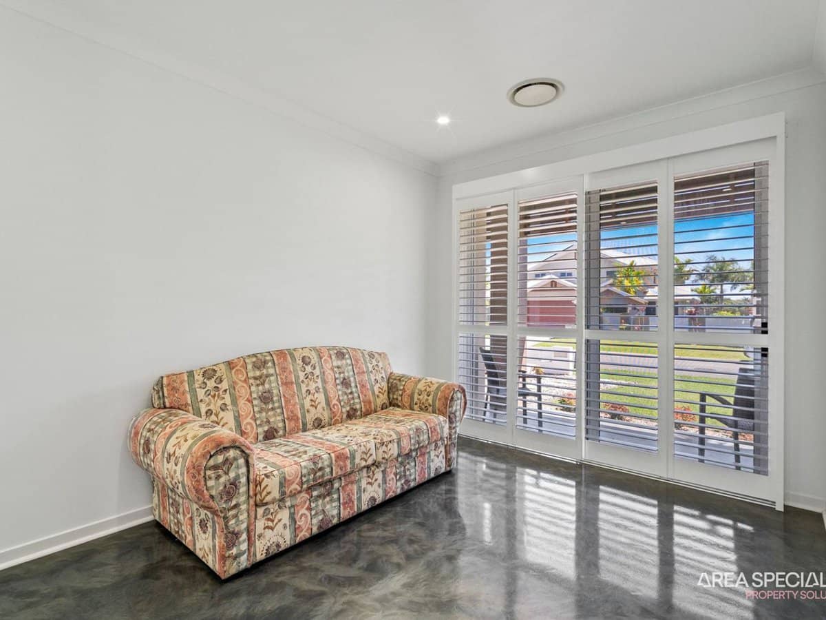10 Sundown Place, Jacobs Well - Thumbnail 19