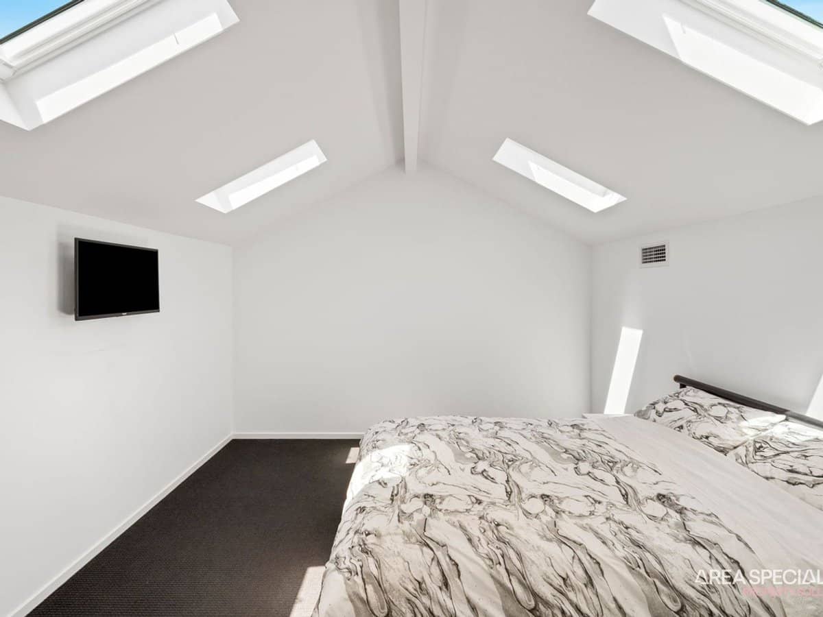 10 Sundown Place, Jacobs Well - Thumbnail 21