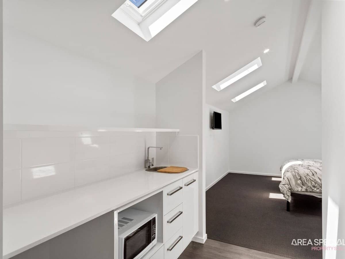 10 Sundown Place, Jacobs Well - Thumbnail 22