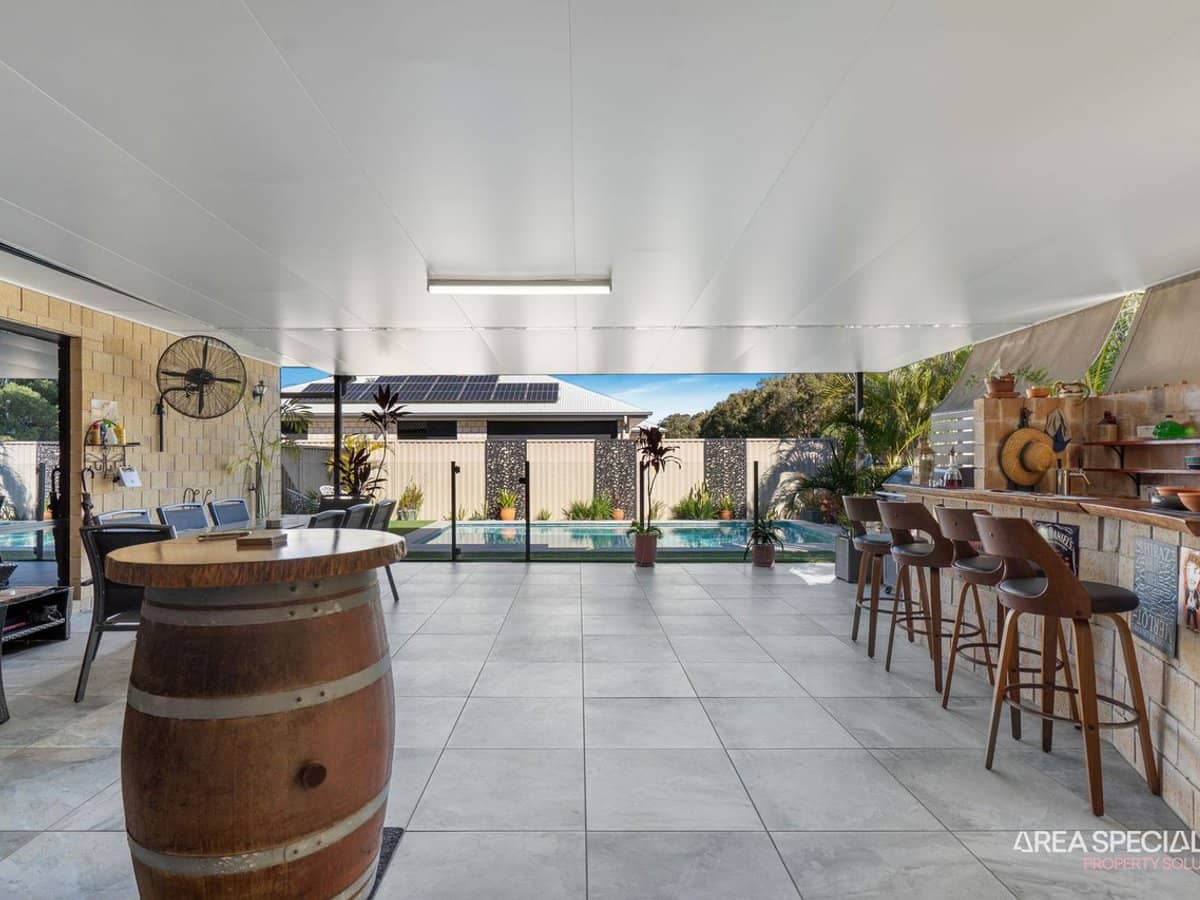 1 Henry Court, Jacobs Well - Thumbnail 1