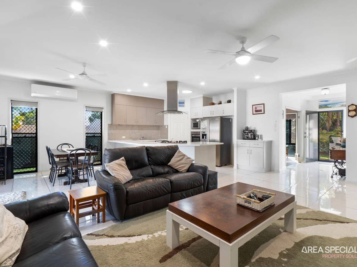 1 Henry Court, Jacobs Well - Thumbnail 11