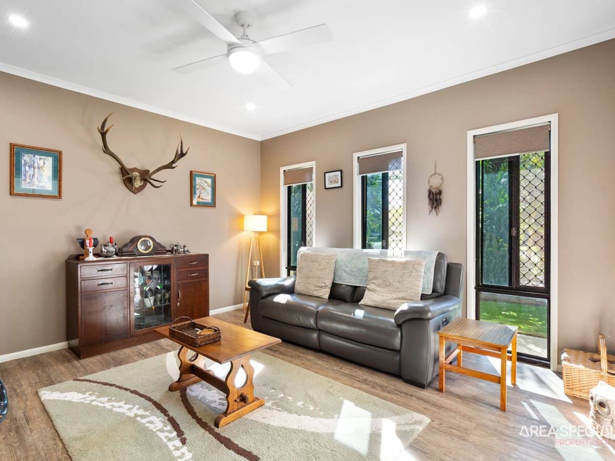 1 Henry Court, Jacobs Well - Thumbnail 12