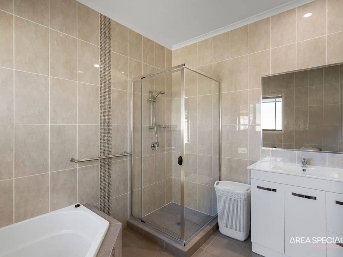 1 Henry Court, Jacobs Well - Thumbnail 15