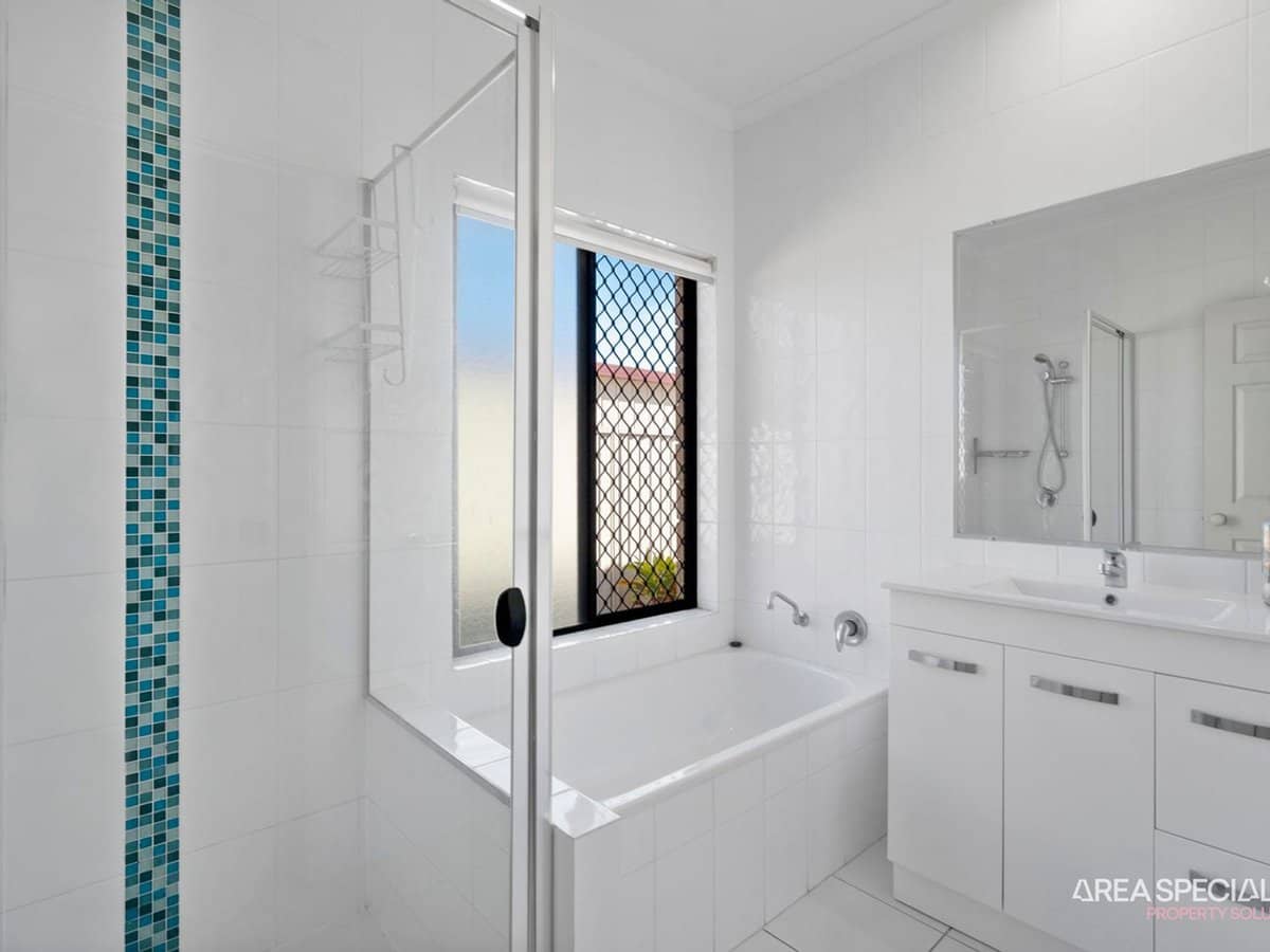 1 Henry Court, Jacobs Well - Thumbnail 19