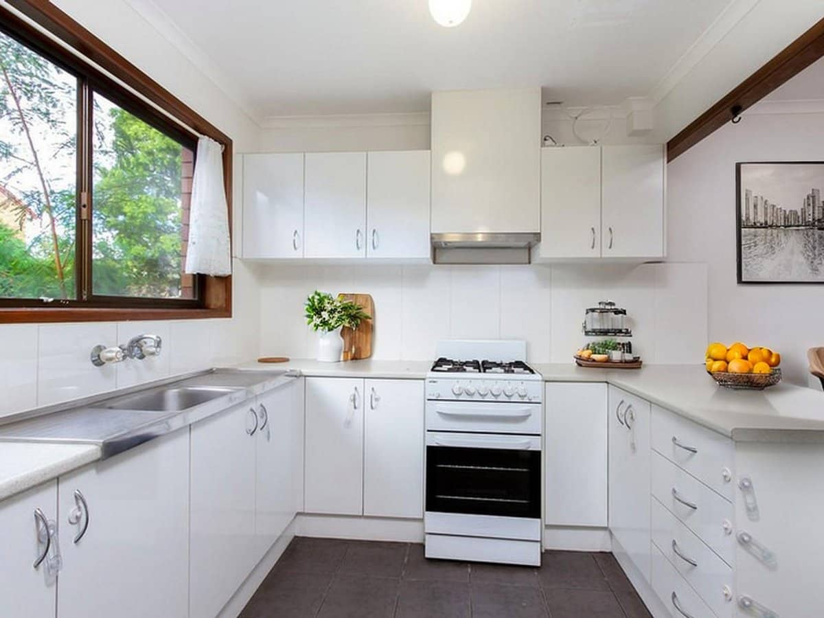 112 Queens Road, SLACKS CREEK - Thumbnail 2