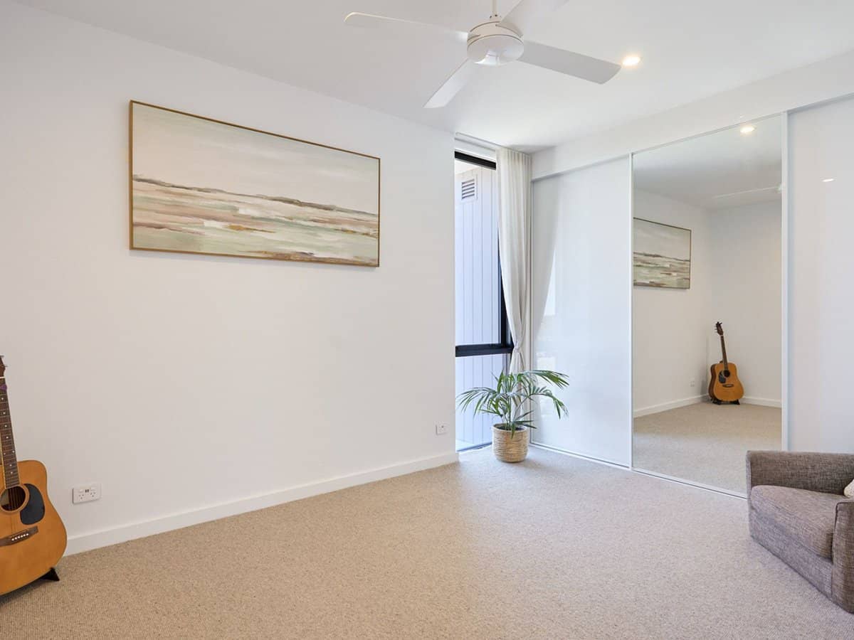 701/73-75 Golden Four Drive, BILINGA - Thumbnail 8