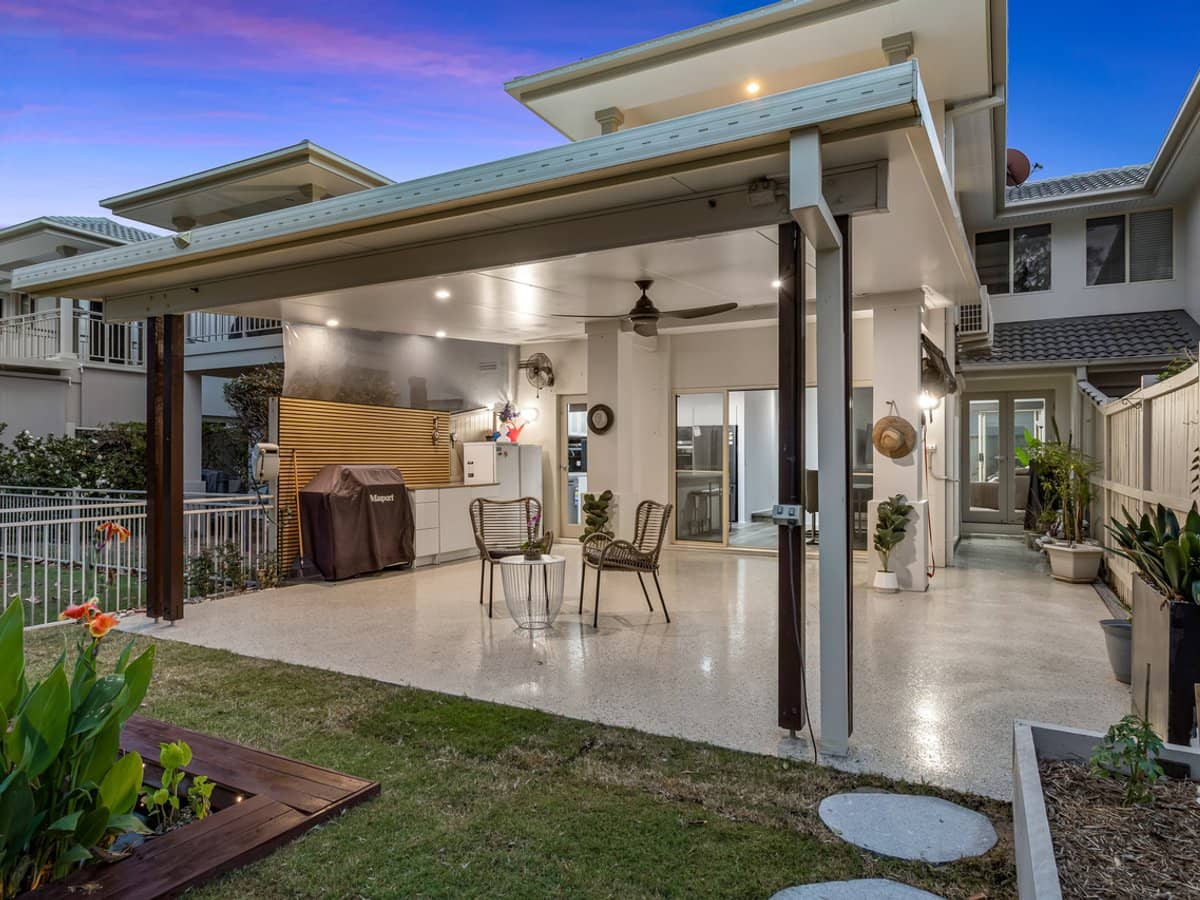 8133 Magnolia Drive West, Hope Island - Thumbnail 1