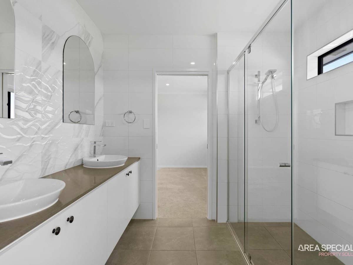 105 Harbour Boulevard, Jacobs Well - Thumbnail 22