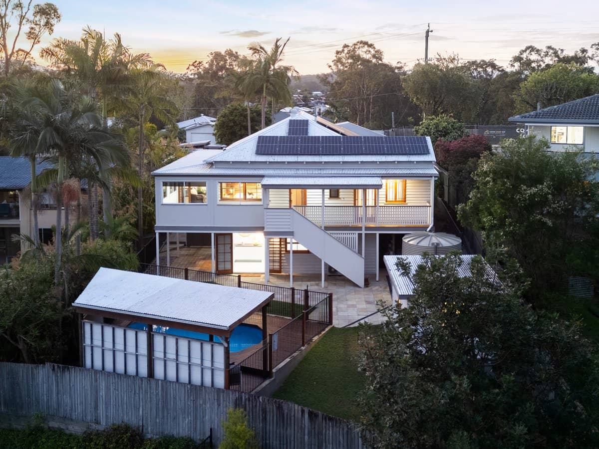 8 Henderson Road, EVERTON HILLS - Thumbnail 1