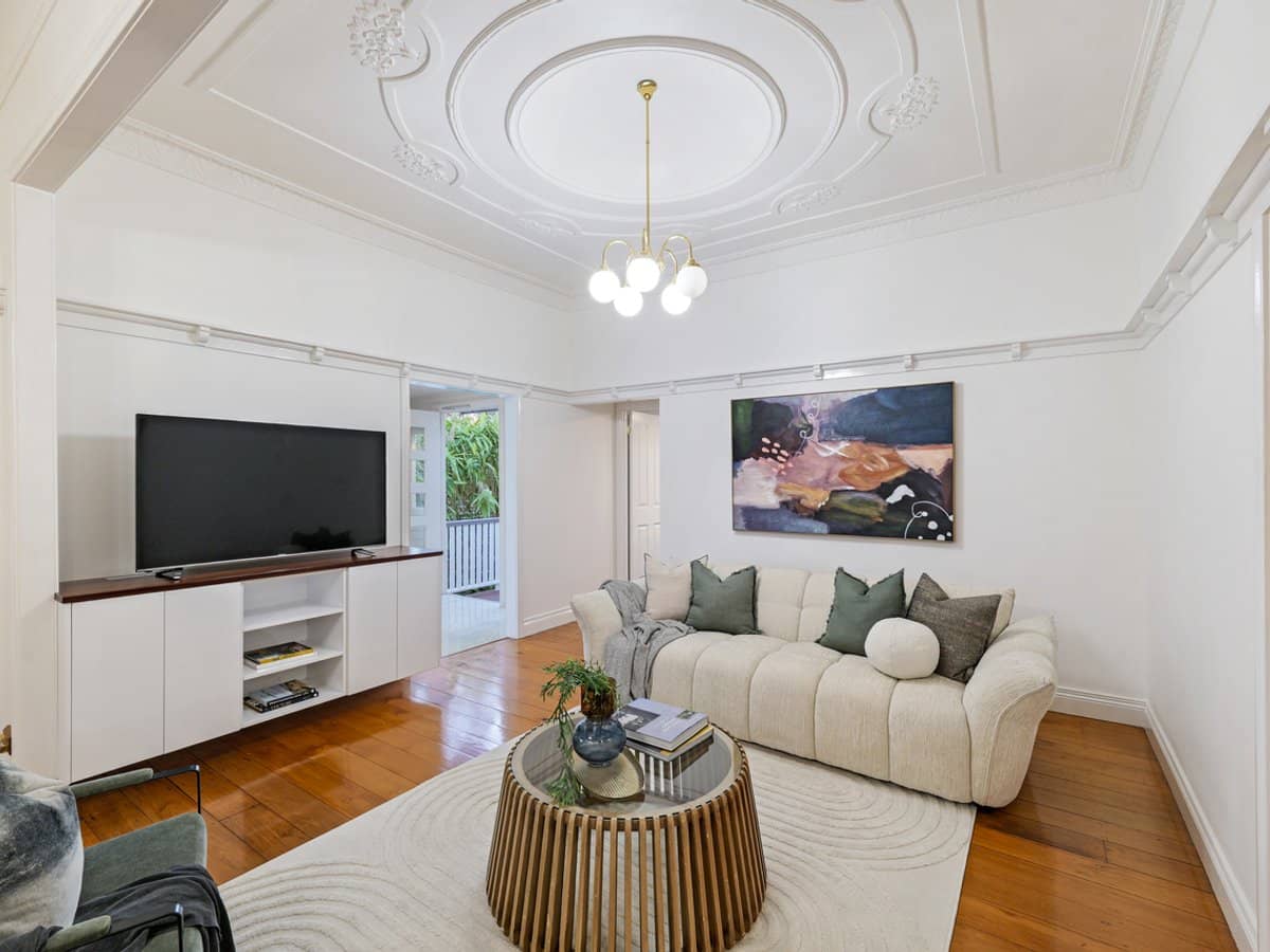 8 Henderson Road, EVERTON HILLS - Thumbnail 7