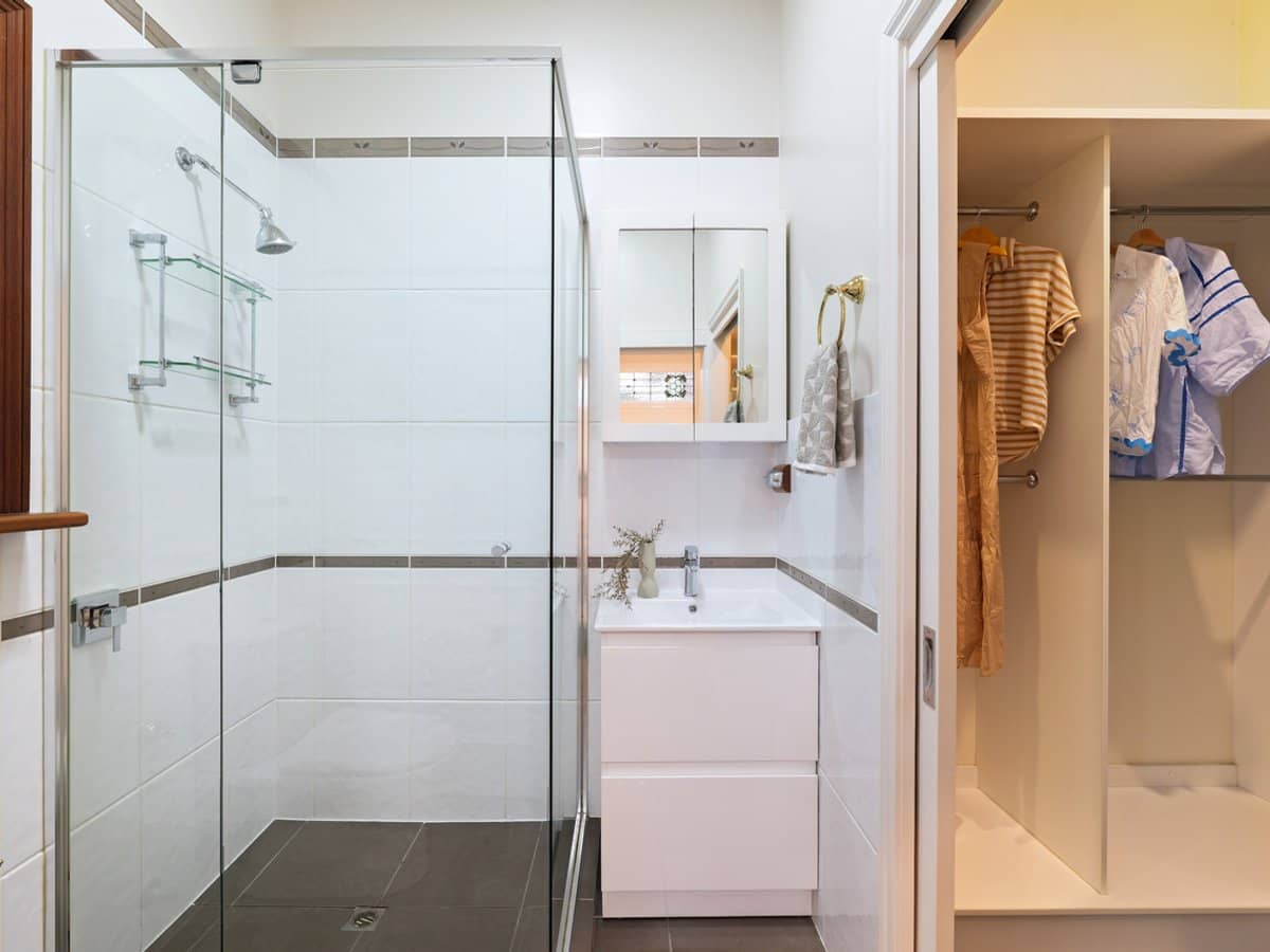 8 Henderson Road, EVERTON HILLS - Thumbnail 13