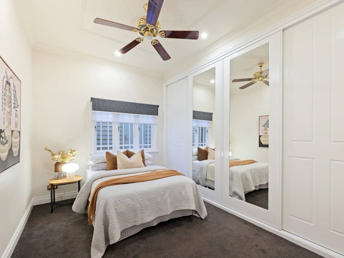 8 Henderson Road, EVERTON HILLS - Thumbnail 16