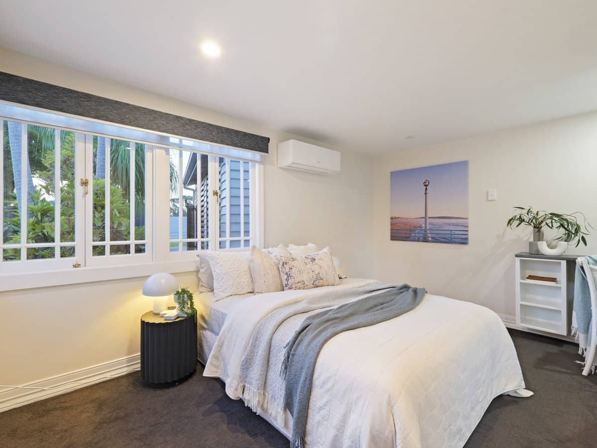 8 Henderson Road, EVERTON HILLS - Thumbnail 18