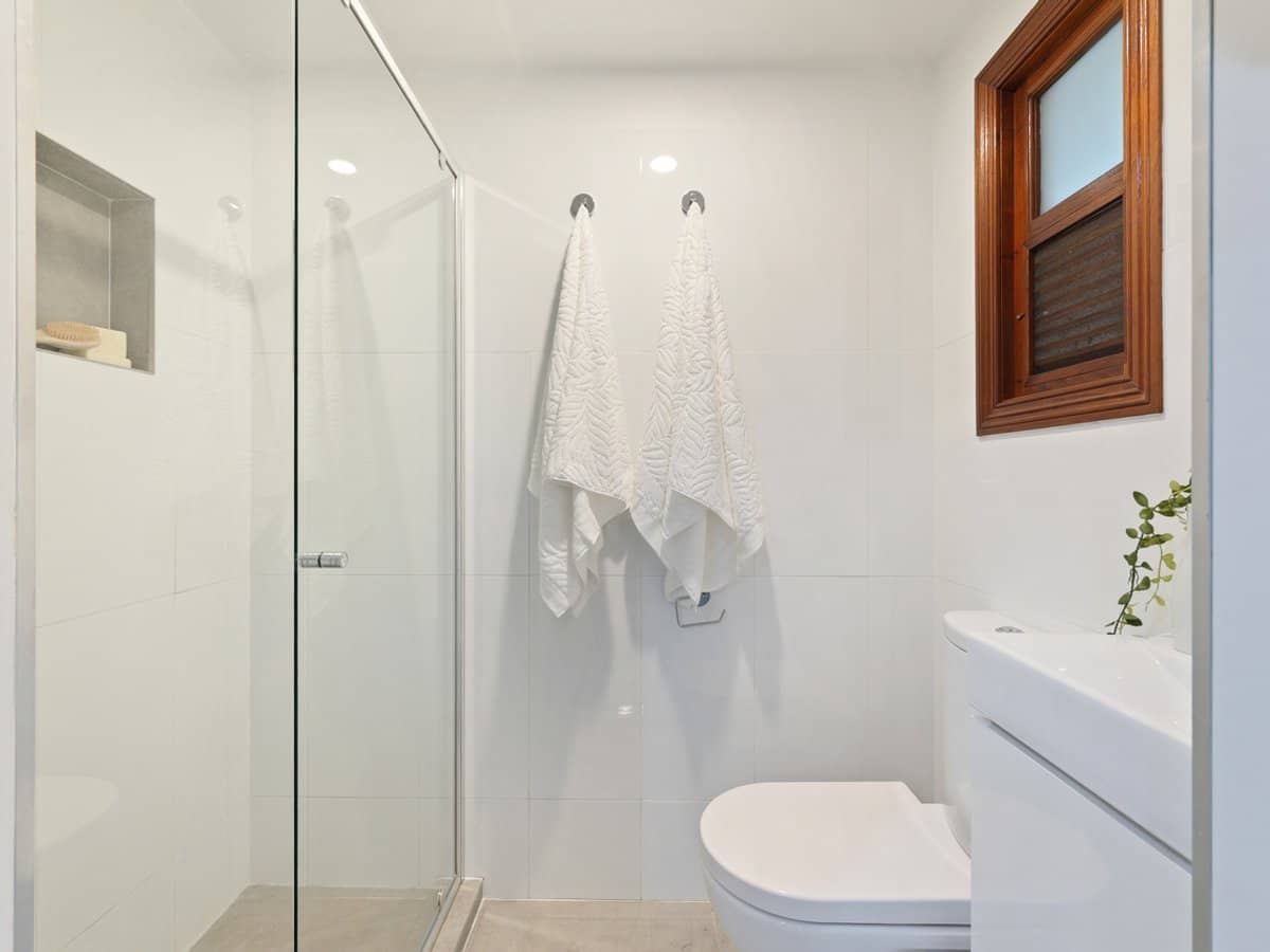 8 Henderson Road, EVERTON HILLS - Thumbnail 26