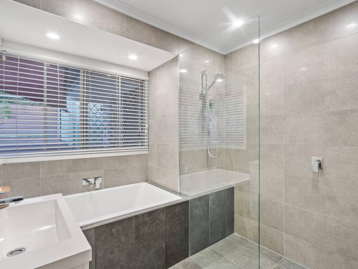 24 Barrine Drive, WORONGARY - Thumbnail 11