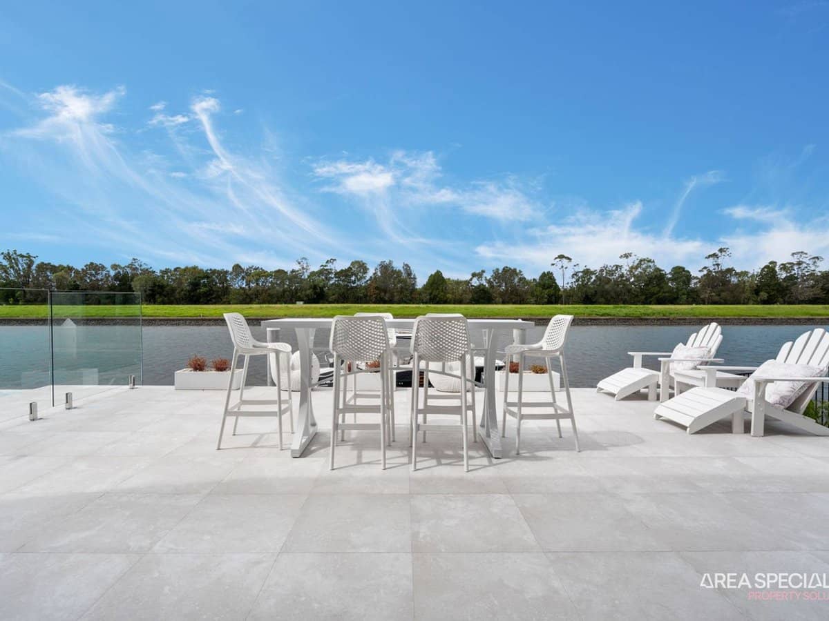 102 Paradise Parade, Jacobs Well - Thumbnail 10