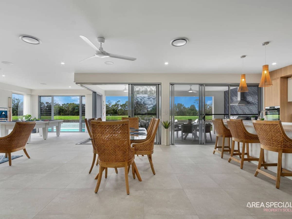 102 Paradise Parade, Jacobs Well - Thumbnail 11