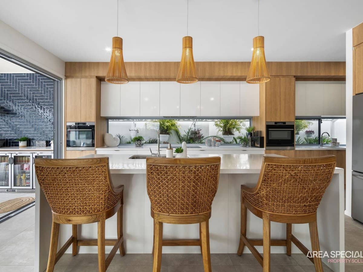 102 Paradise Parade, Jacobs Well - Thumbnail 12