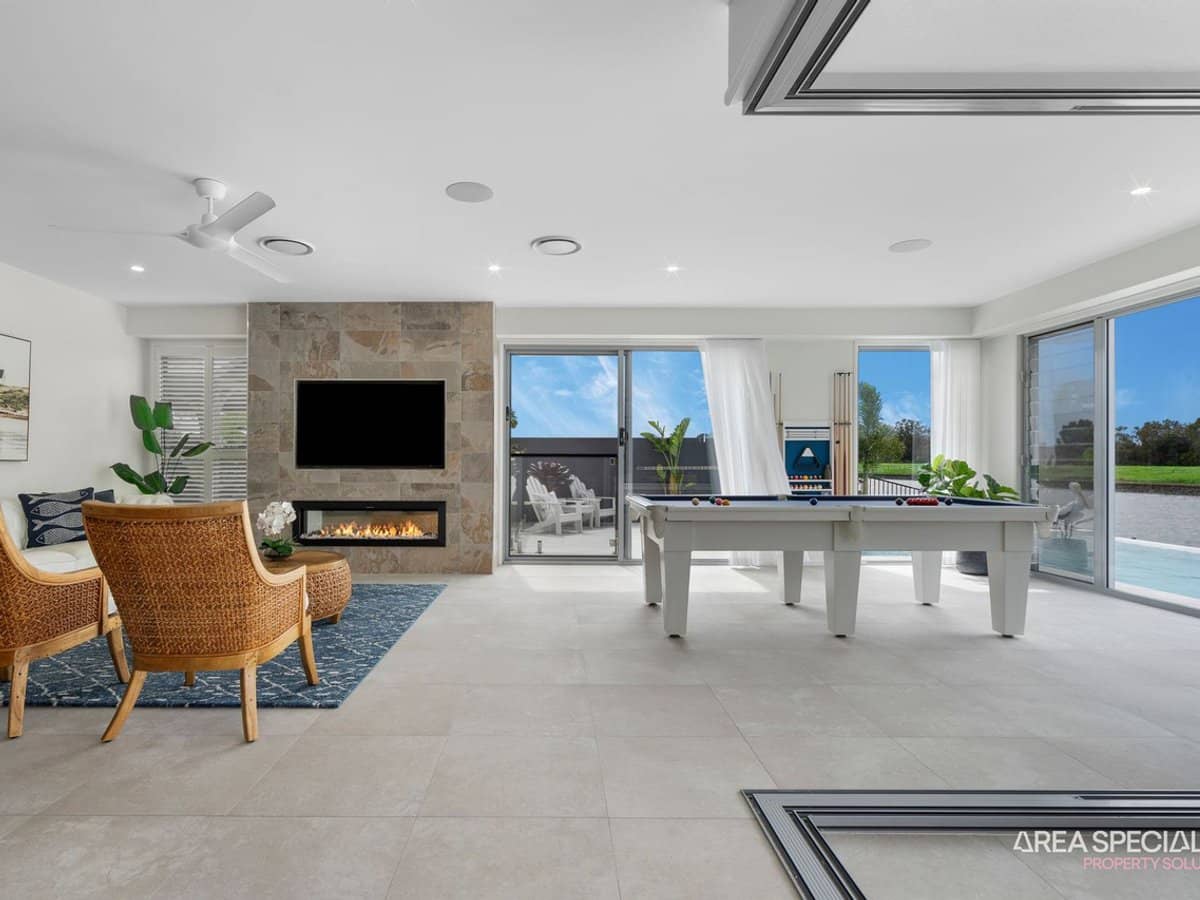 102 Paradise Parade, Jacobs Well - Thumbnail 14