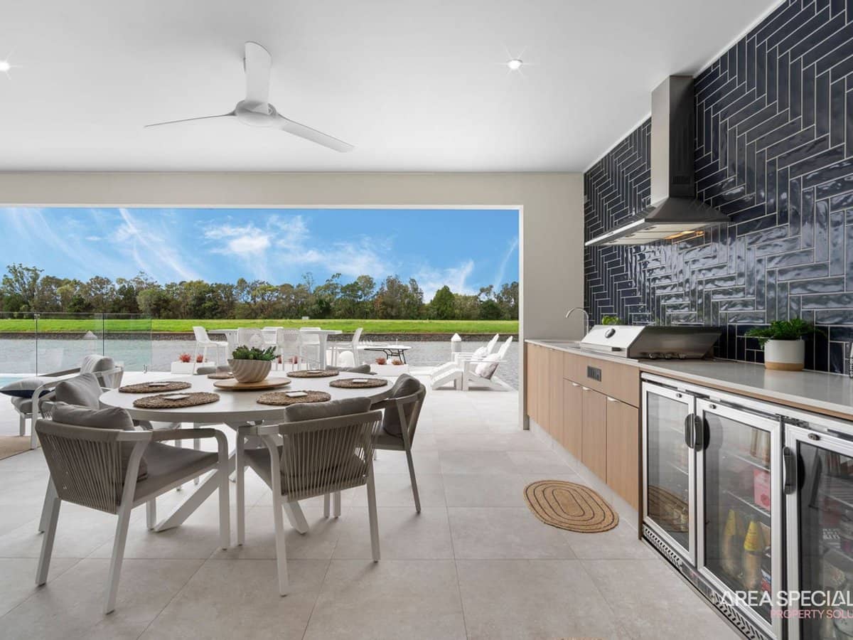 102 Paradise Parade, Jacobs Well - Thumbnail 19