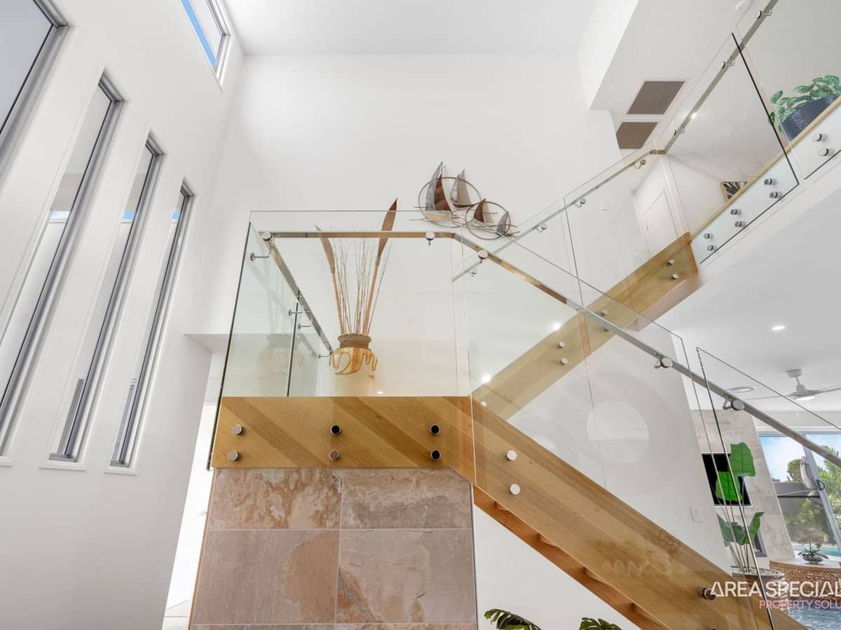 102 Paradise Parade, Jacobs Well - Thumbnail 21