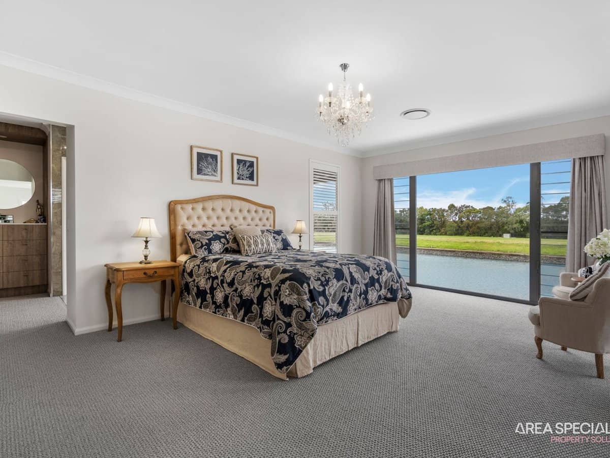 102 Paradise Parade, Jacobs Well - Thumbnail 23