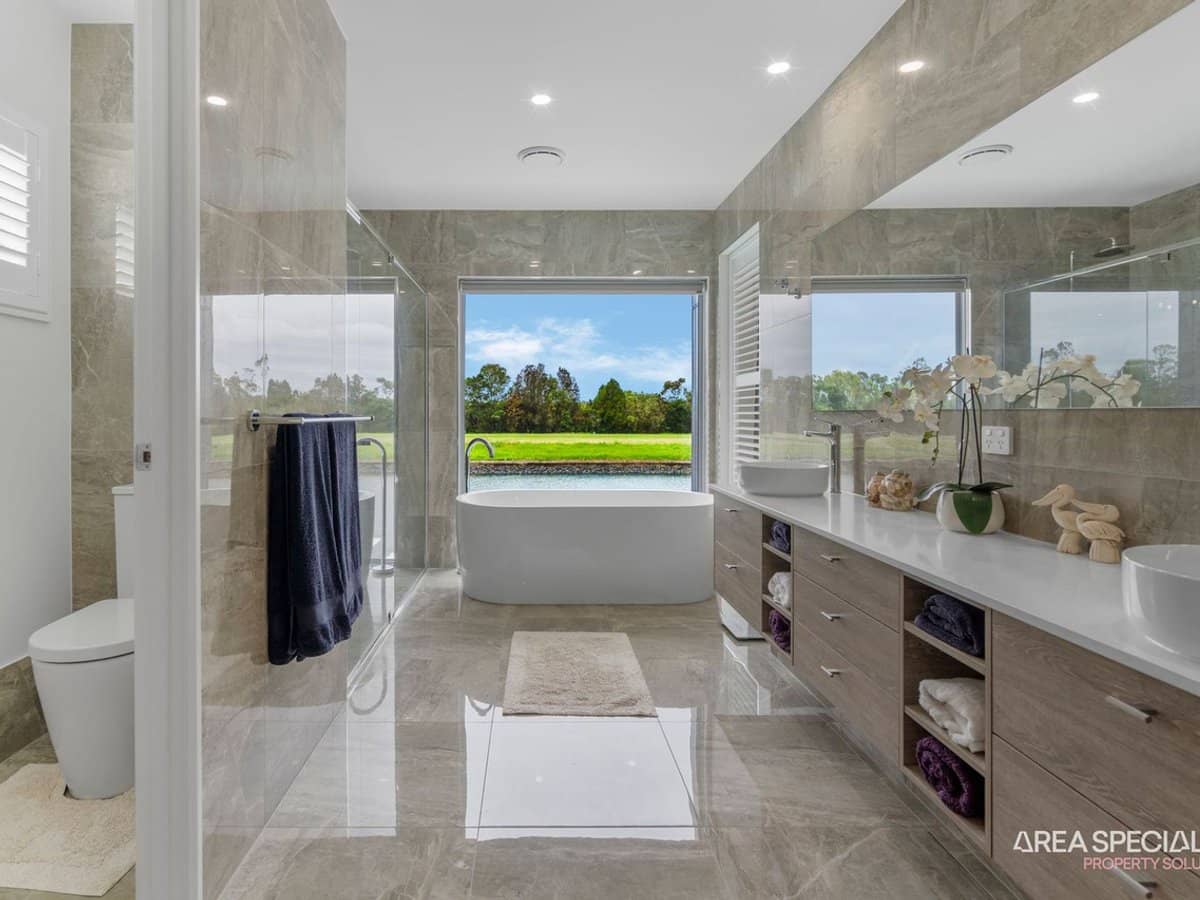 102 Paradise Parade, Jacobs Well - Thumbnail 24