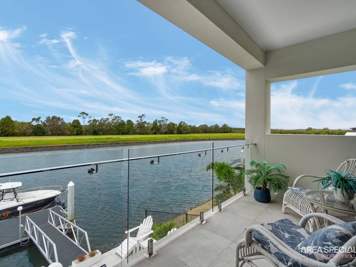 102 Paradise Parade, Jacobs Well - Thumbnail 25