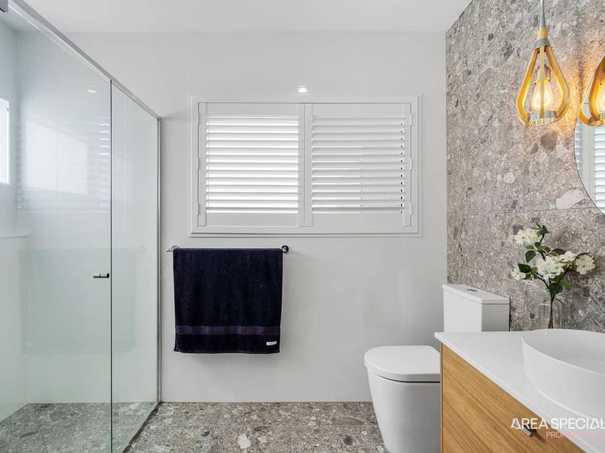 102 Paradise Parade, Jacobs Well - Thumbnail 28