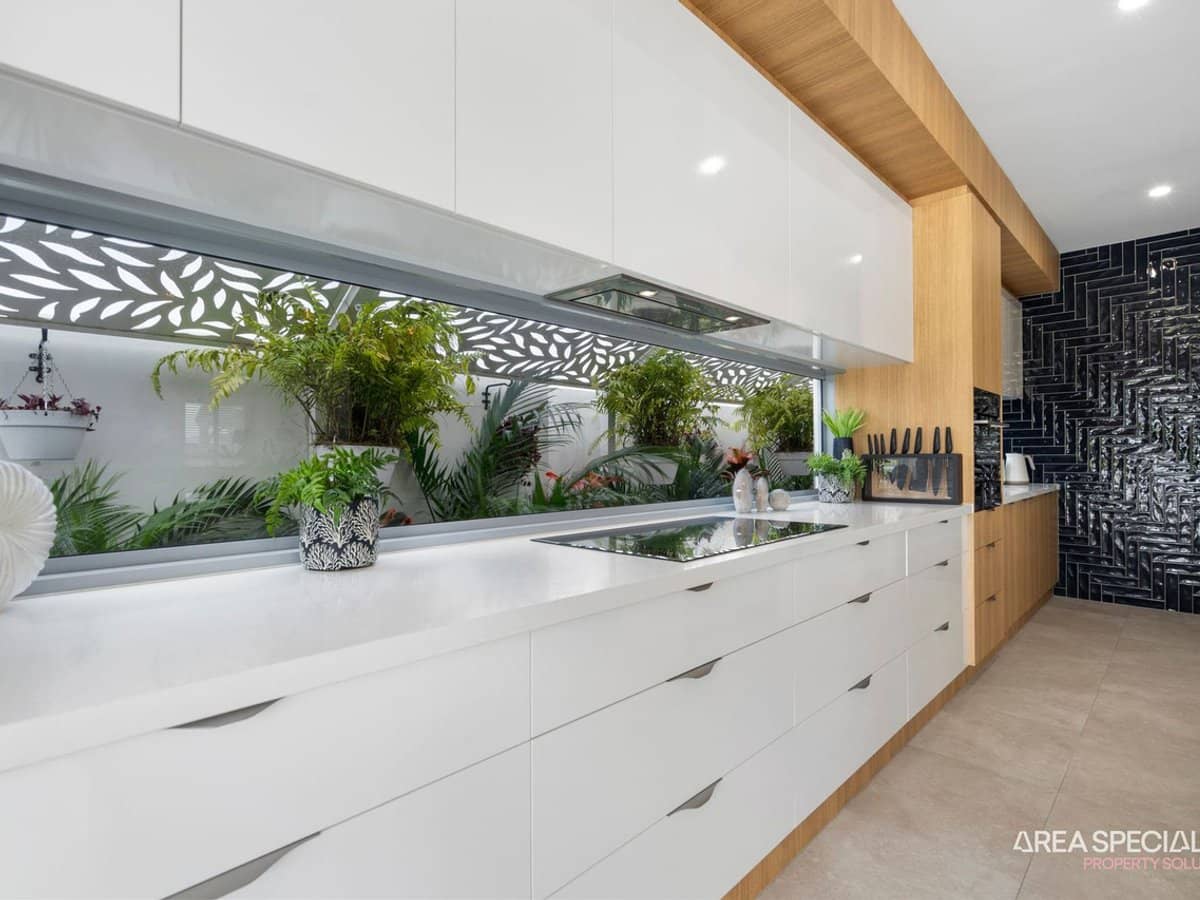 102 Paradise Parade, Jacobs Well - Thumbnail 33