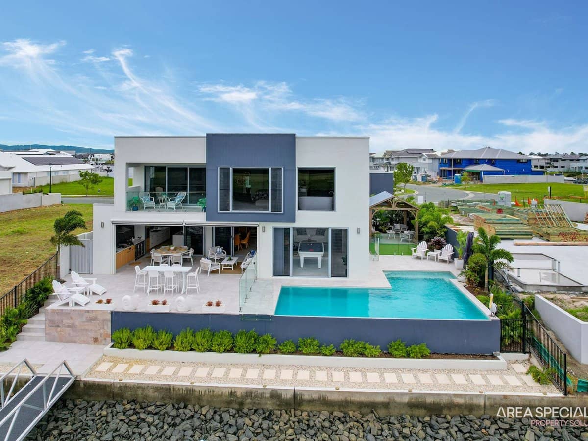 102 Paradise Parade, Jacobs Well - Thumbnail 34