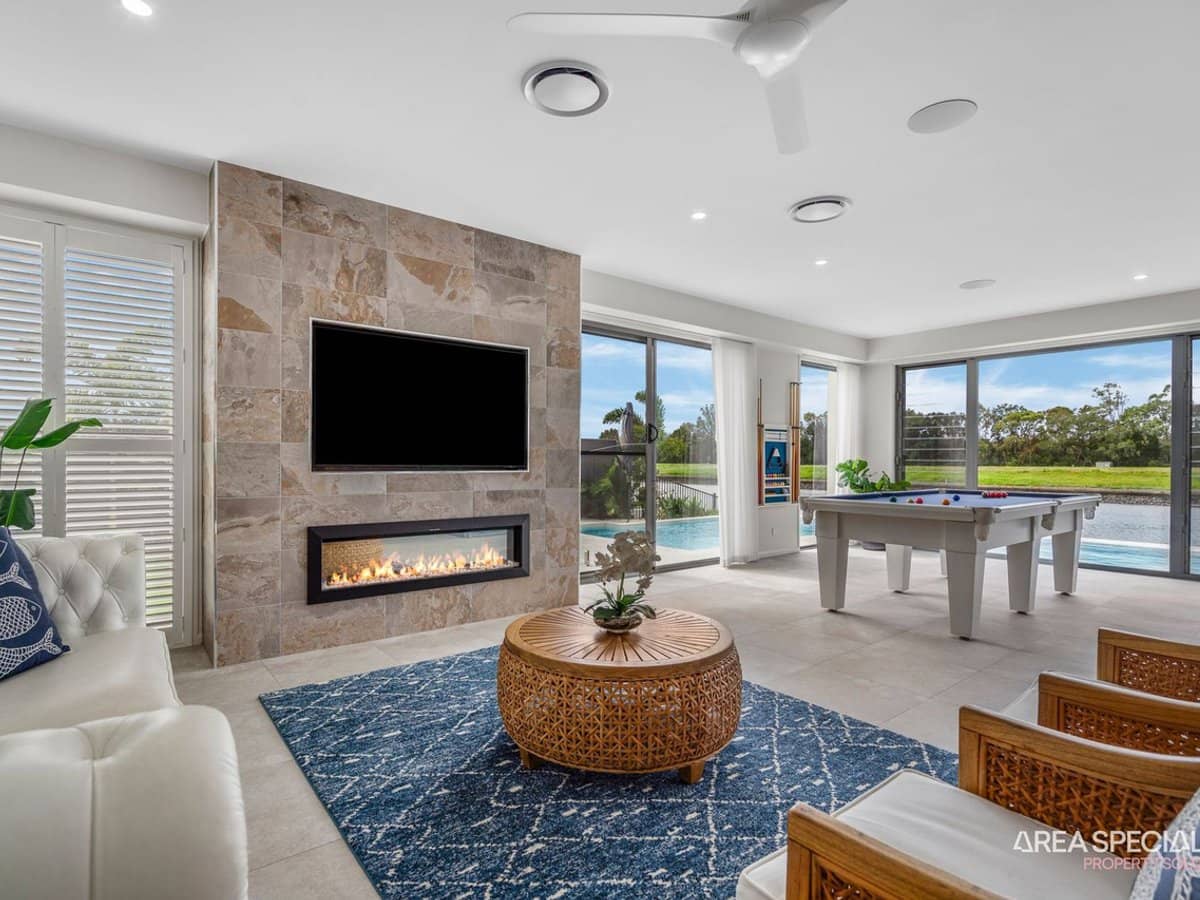 102 Paradise Parade, Jacobs Well - Thumbnail 3