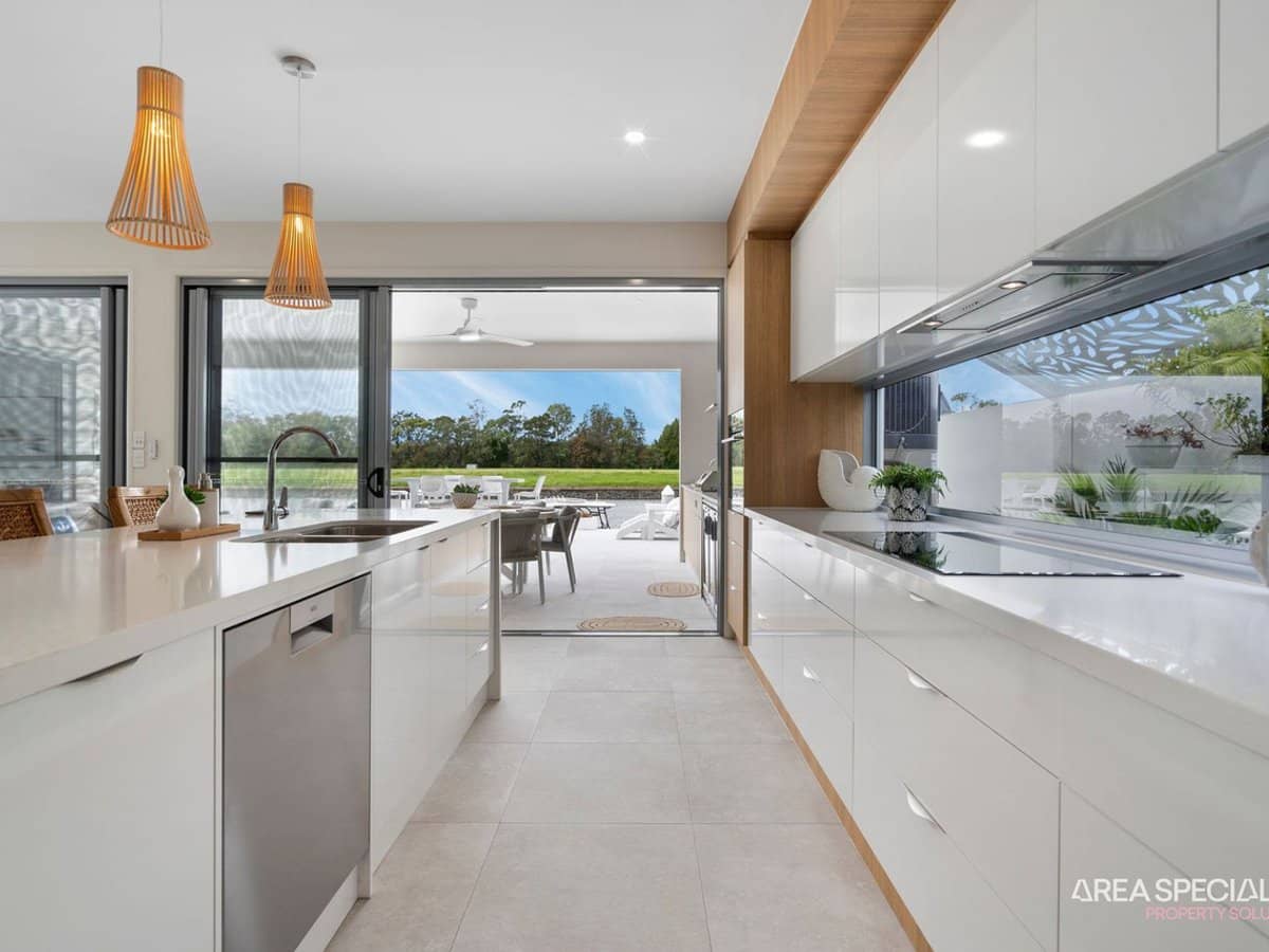 102 Paradise Parade, Jacobs Well - Thumbnail 7