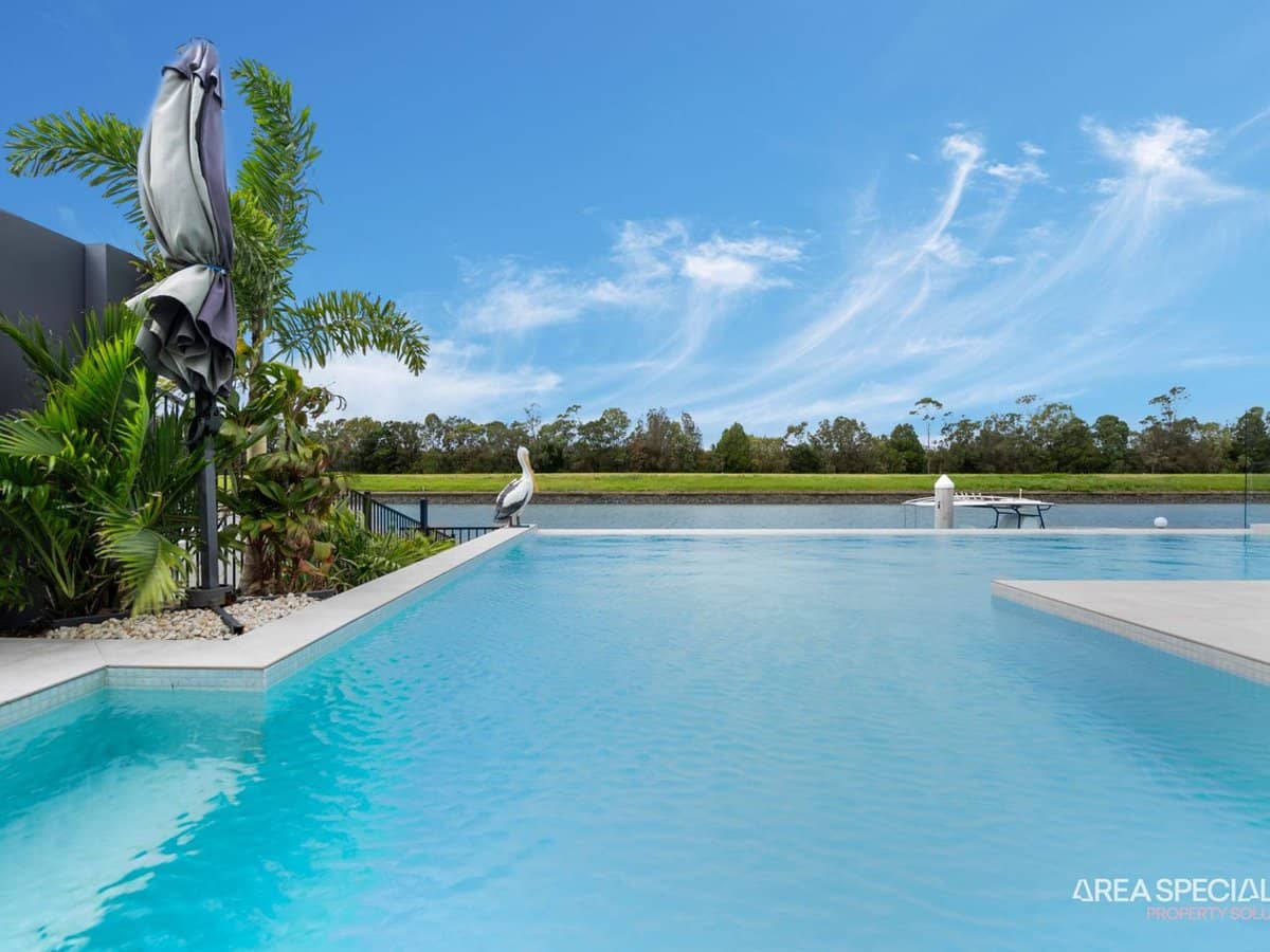 102 Paradise Parade, Jacobs Well - Thumbnail 8